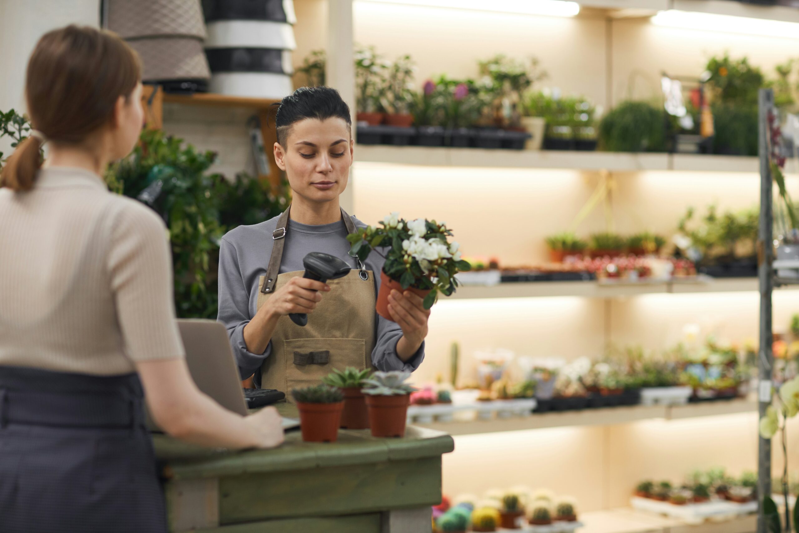 how-to-start-a-business-in-Virginia-in-2024 woman paying at the cashier