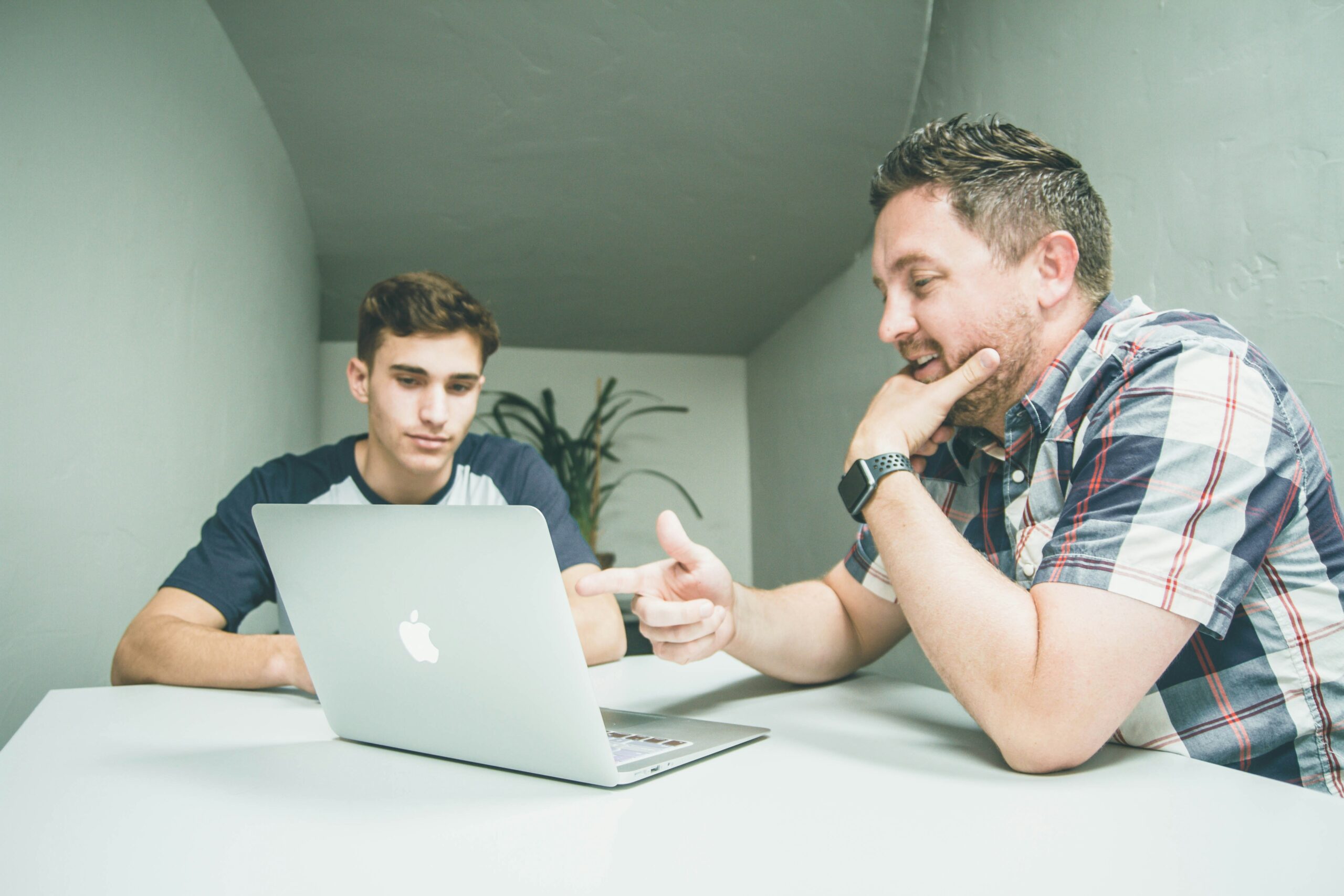 how to start a business in colorado - two people discussing